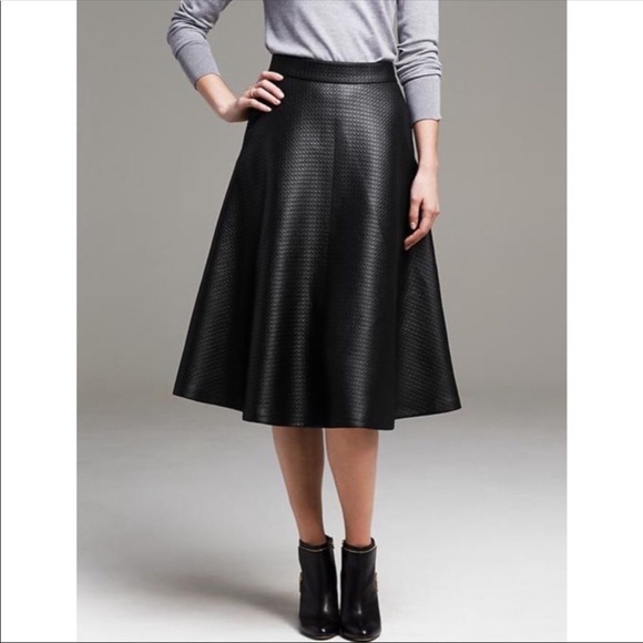 Banana Republic Dresses & Skirts - BR Jacquard midi skirt